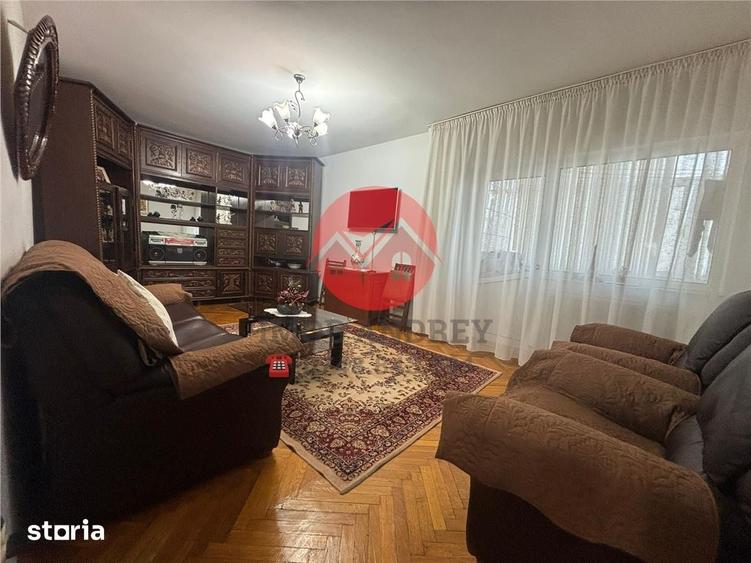 Apartament cu 3 camere decomandat în Central