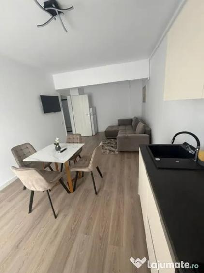 Apartament cu 2 camere decomandat în Rafinaria Vega