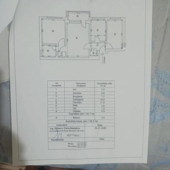 Apartament cu 3 camere semidecomandat în Grivița