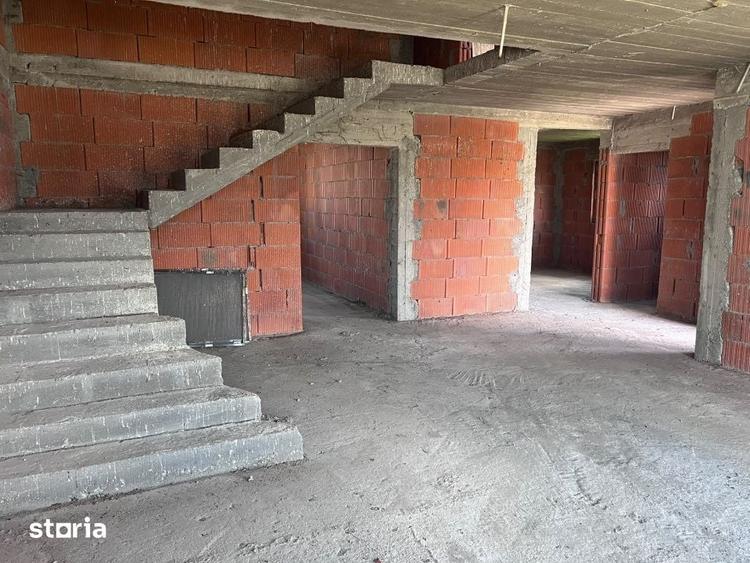 Casă cu 5 camere cu Teren 550 Mp în Ghercești