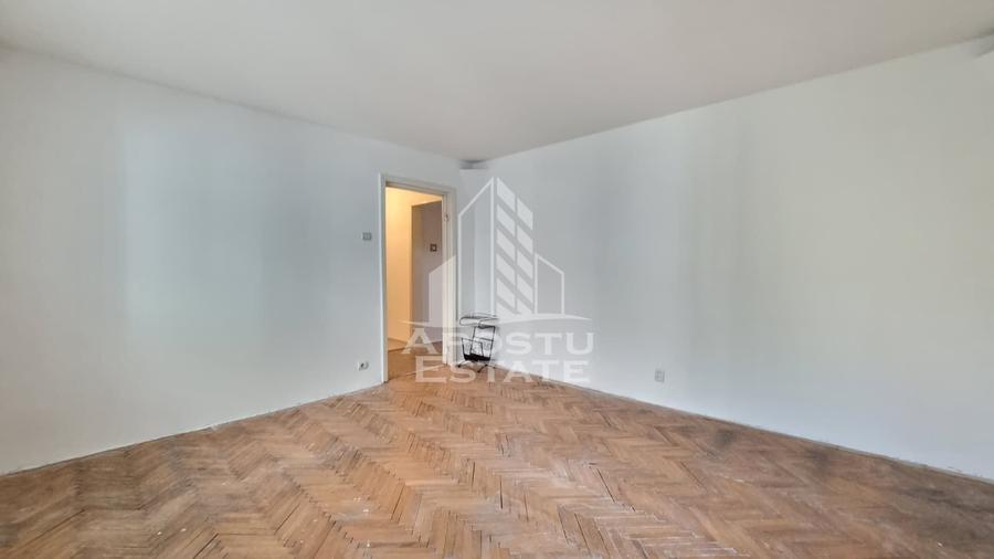 Apartament cu 3 camere decomandat în Aradului