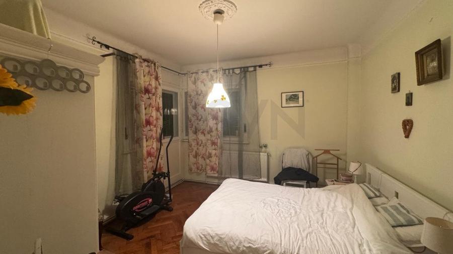 Apartament cu 4 camere decomandat în Moșilor