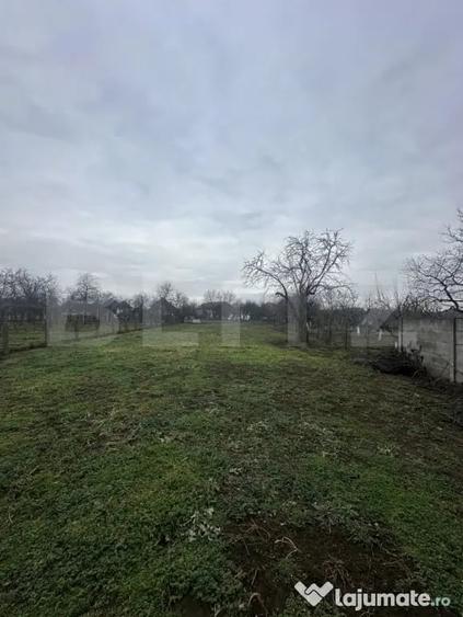 Casă cu 4 camere cu Teren 1371 Mp în Păulești