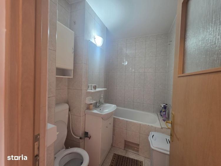Apartament cu 2 camere decomandat în Tractorul