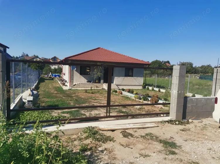 Casă cu 3 camere cu Teren 1300 Mp în Bercu Roșu