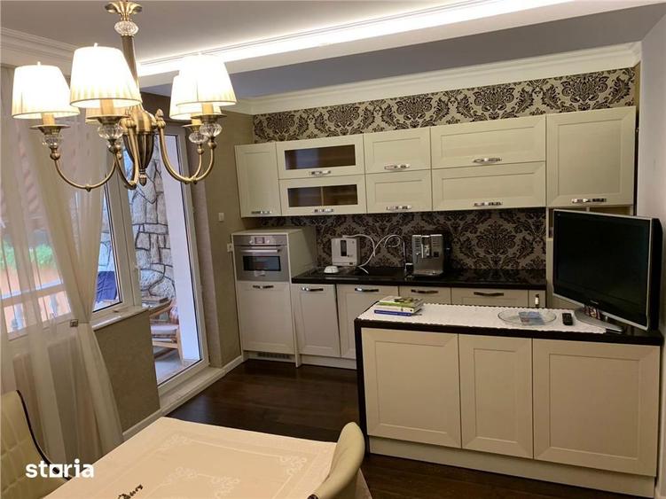 Casă cu 9 camere cu Teren 600 Mp în Gruia