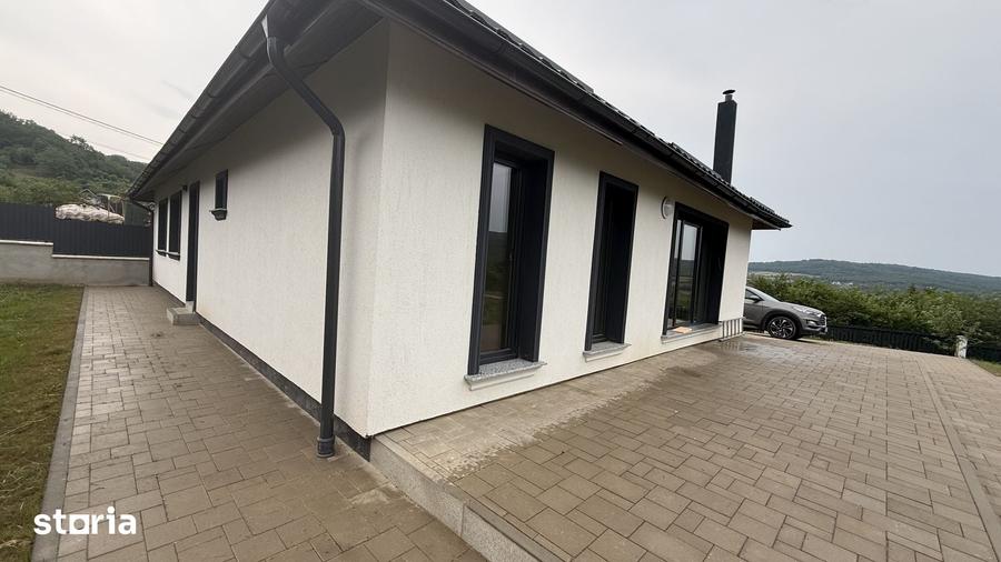 Casă cu 5 camere cu Teren 1000 Mp în Central
