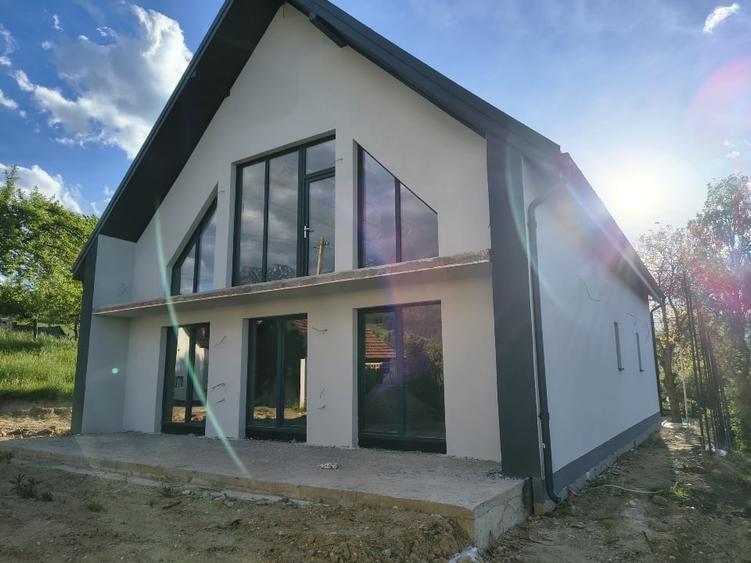 Casă individuală cu 4 camere cu Canalizare în Bran