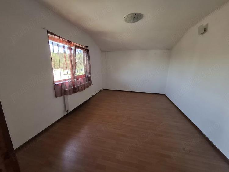 Casă cu 2 camere cu Teren 2400 Mp în Dragomirești