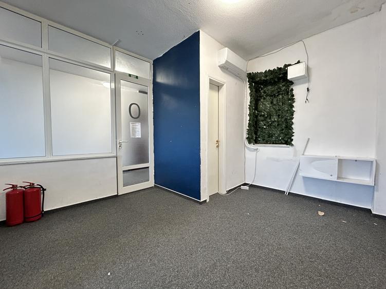 Apartament cu 4 camere decomandat în Polonă