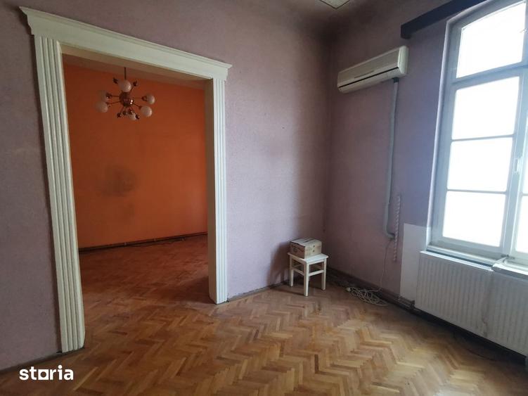 Apartament cu 3 camere semidecomandat în Central