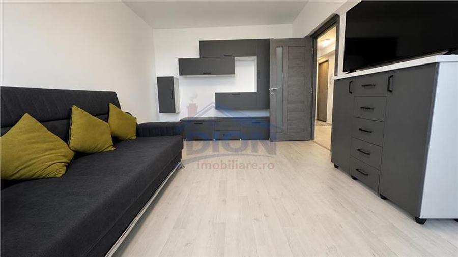 Apartament cu 3 camere semidecomandat, mobilat în Cantemir