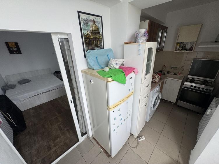 Garsonieră decomandată, mobilată în Far