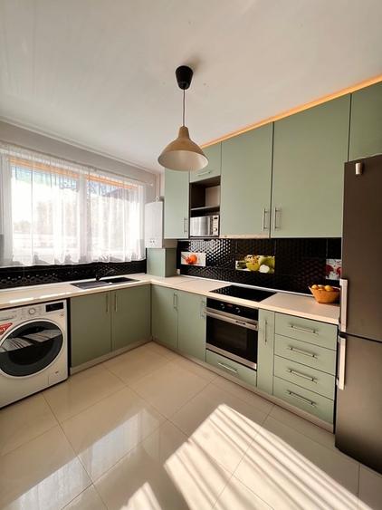 Casă cu 4 camere cu Teren 237 Mp în 1 Decembrie
