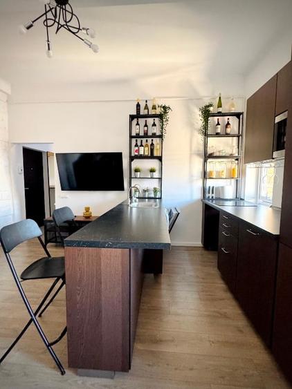 Apartament cu 2 camere semidecomandat, mobilat în P-ța Romană