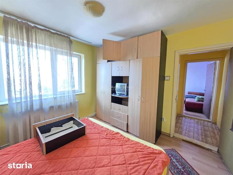 Apartament cu 3 camere decomandat în Micro 5