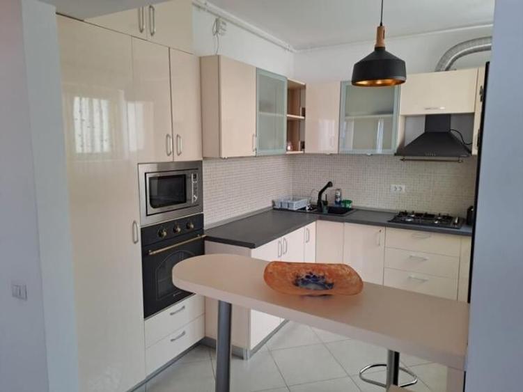 Apartament cu 2 camere semidecomandat, mobilat în Parcul Carol