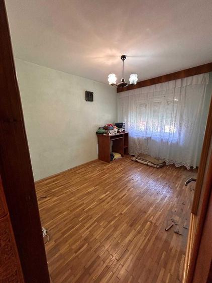 Apartament cu 3 camere decomandat în Rovine
