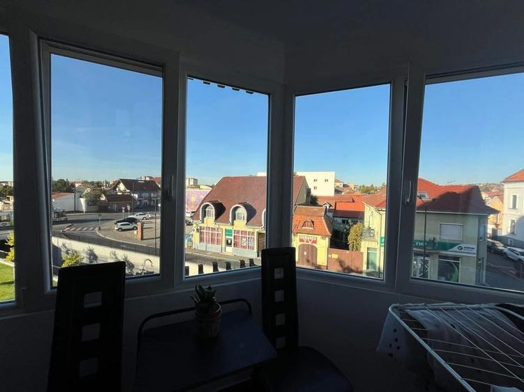 Apartament cu 3 camere decomandat în Central