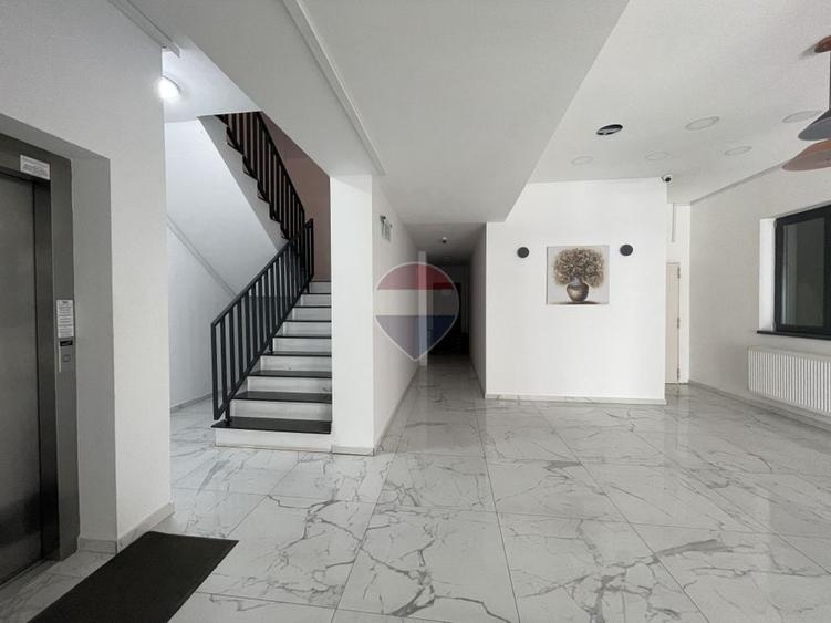 Apartament cu 3 camere semidecomandat, mobilat în Pipera