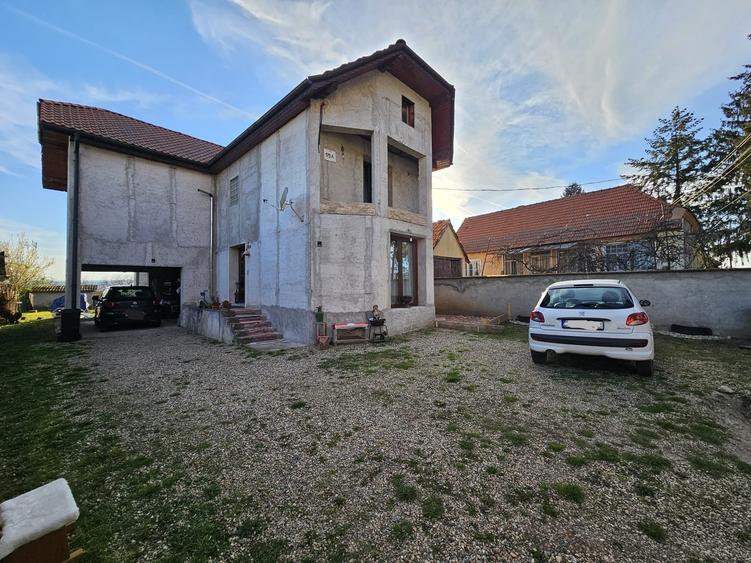 Casă cu 5 camere cu Teren 463 Mp în Hărău