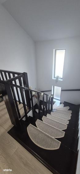 Casă cu 6 camere cu Teren 2106 Mp în Piatra