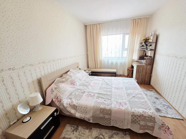 Apartament cu 3 camere decomandat în Ultimul leu