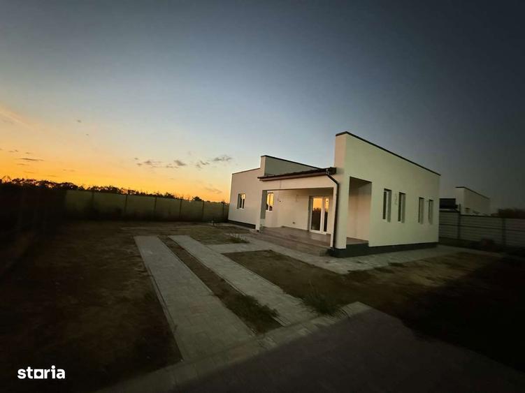 Casă cu 6 camere cu Teren 490 Mp în Adunații-Copăceni
