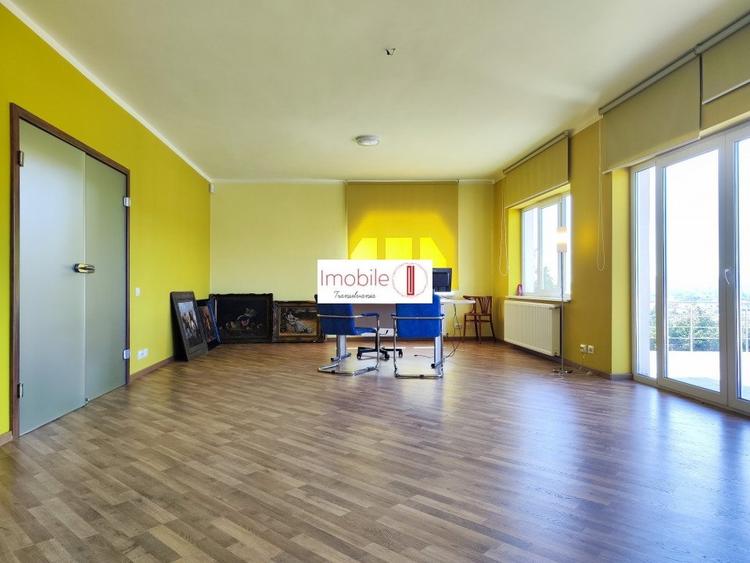 Casă individuală cu 8 camere cu Canalizare în Gruia