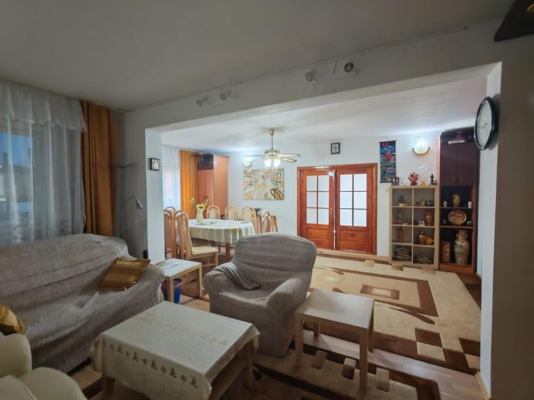 Casă individuală cu 6 camere cu Teren 400 Mp în Breaza