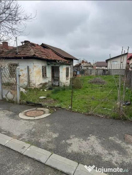 Casă cu 2 camere cu Teren 420 Mp în Central