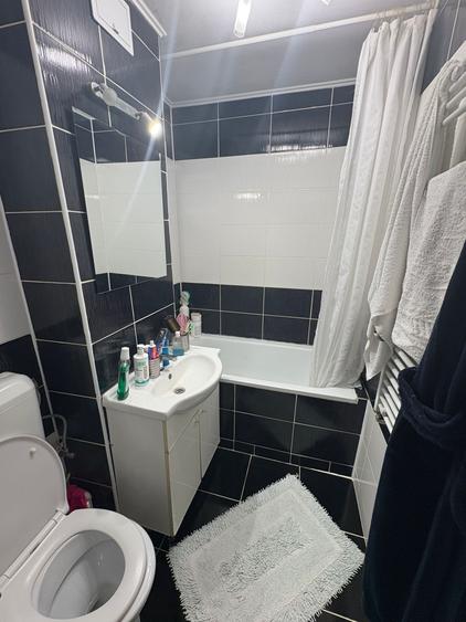 Apartament cu 3 camere semidecomandat în Pantelimon