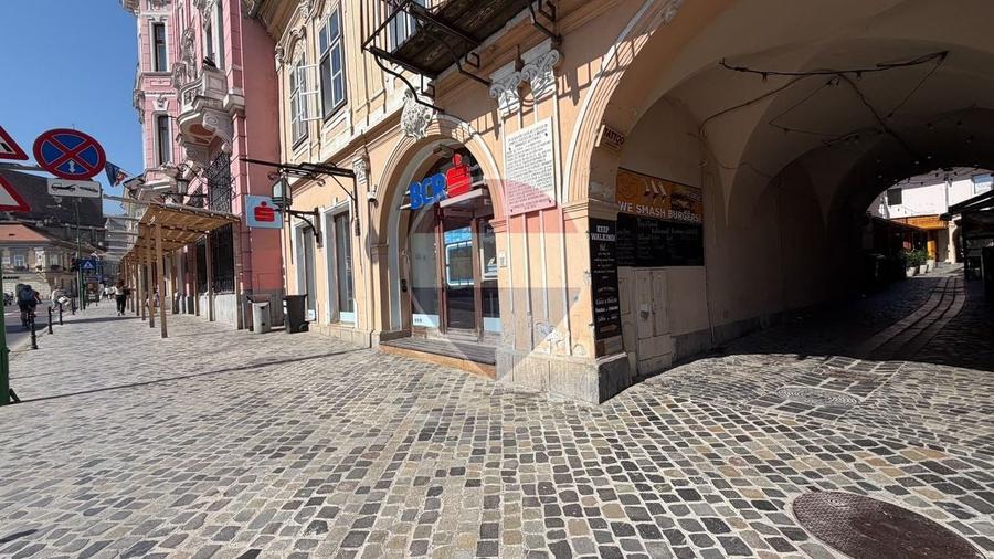 Spațiu pentru birouri în Piața Sfatului | 65 mp | Etaj 1 - 19
