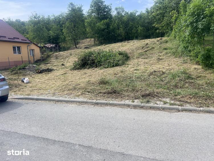 Teren de 3900 mp, în Central