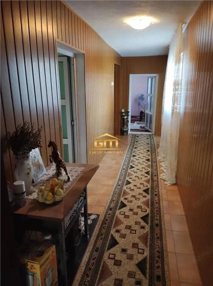 Casă cu 6 camere cu Teren 5600 Mp în Golești