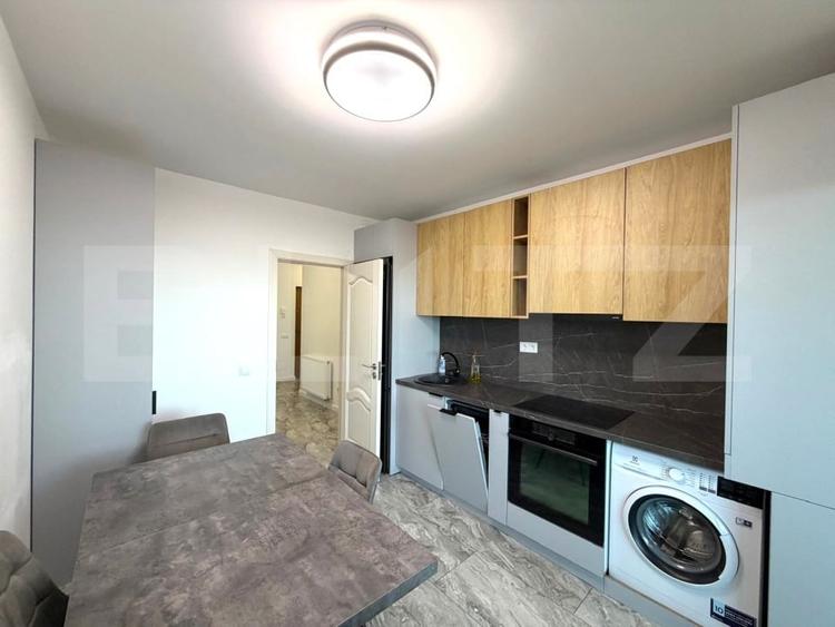Apartament cu 3 camere semidecomandat, mobilat în Zorilor