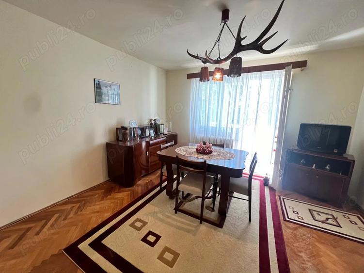 Apartament cu 3 camere semidecomandat în Dâmbu Pietros