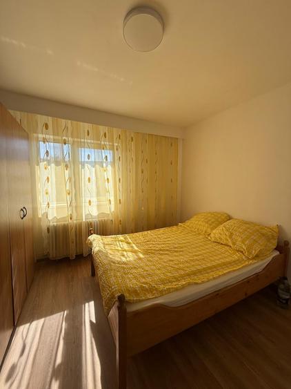 Apartament cu 3 camere decomandat în Câmpului