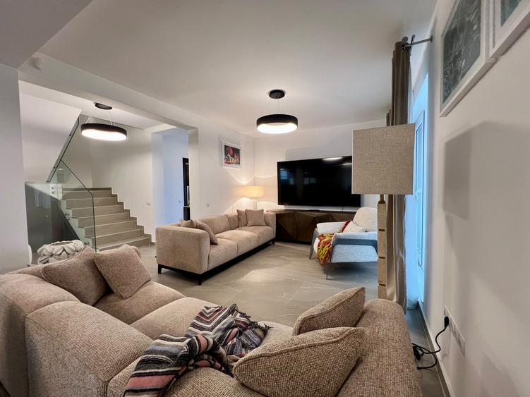 Duplex cu 4 camere cu Canalizare în Dezmir