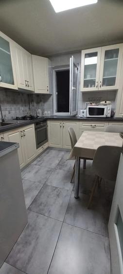 Apartament cu 4 camere semidecomandat în Central