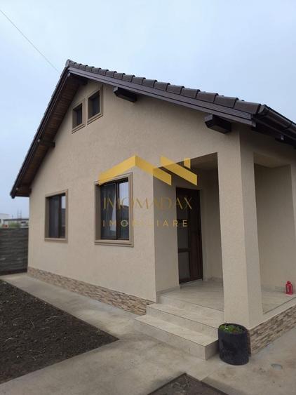 Casă individuală cu 3 camere cu Canalizare în Sânmihaiu Român