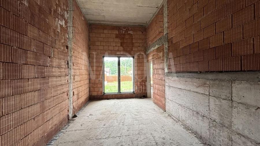 Casă individuală cu 7 camere cu Garaj în Sălicea