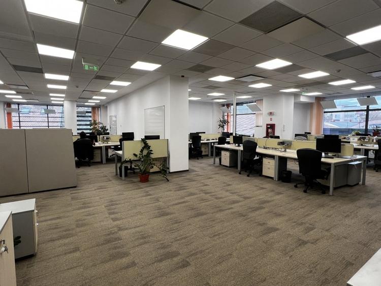 Birou, de 375 mp, în Central