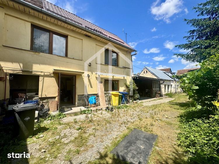 Casă cu 4 camere cu Teren 1652 Mp în Șura Mică