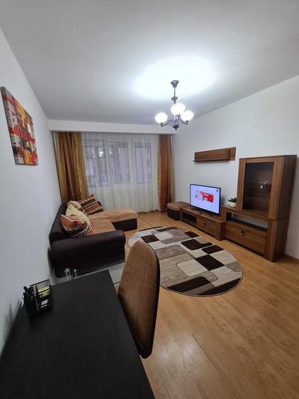 Apartament cu 3 camere decomandat în Tineretului