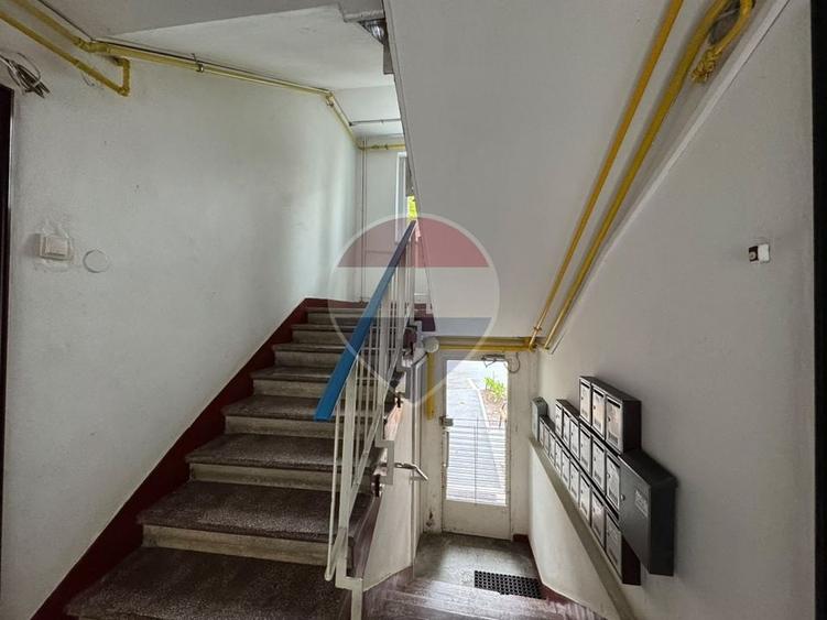 Apartament cu 3 camere semidecomandat, mobilat în Podgoria