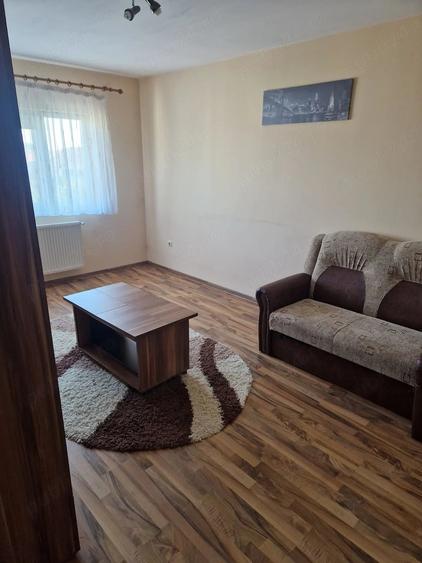 Apartament cu 3 camere decomandat în Lidia