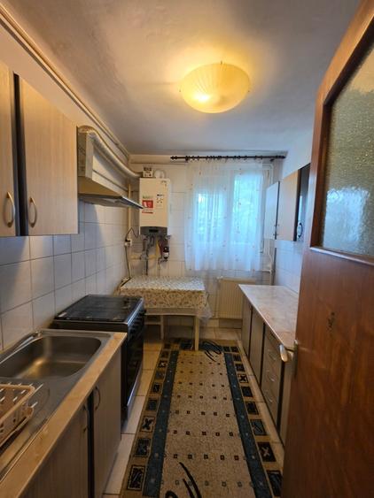 Apartament cu 3 camere decomandat în Titan