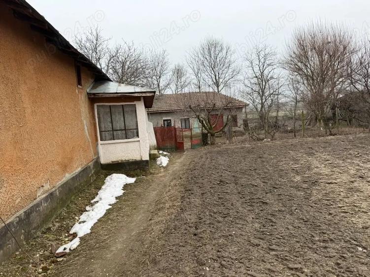 Casă cu 4 camere cu Teren 1450 Mp în Ștorobăneasa