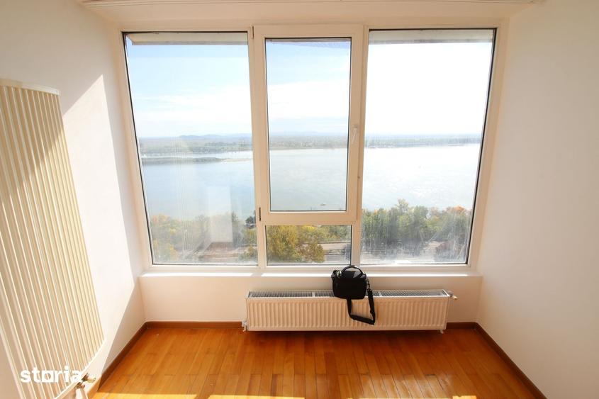 Apartament cu 3 camere decomandat în Faleză